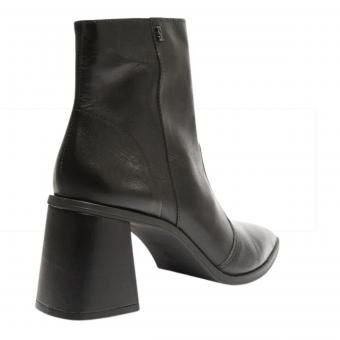 BOTA 06F8.4030 COURO BICO FINO CURTA FEM SANTA LOLLA